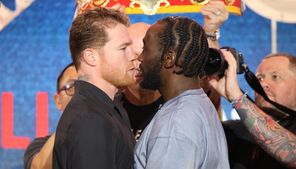 Saúl 'Canelo' Álvarez y Terence Crawford, en el cara a cara en Nueva York. 