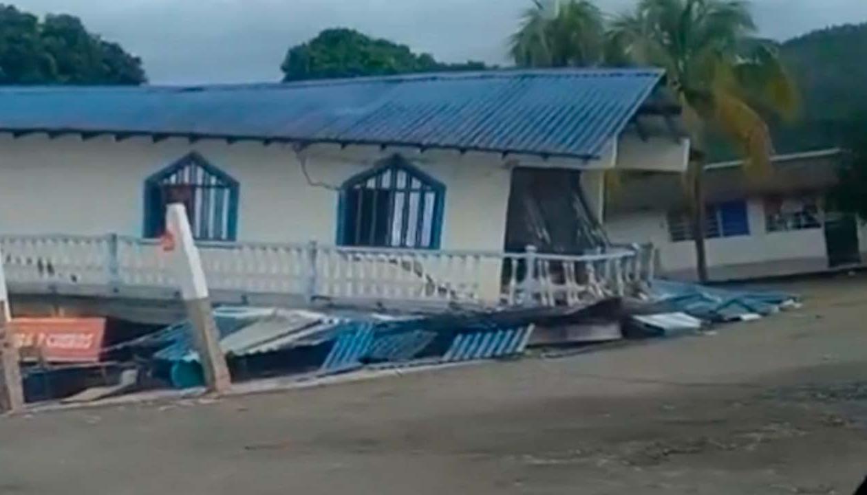 Daños estructurales en viviendas por sismo en Cundinamarca.