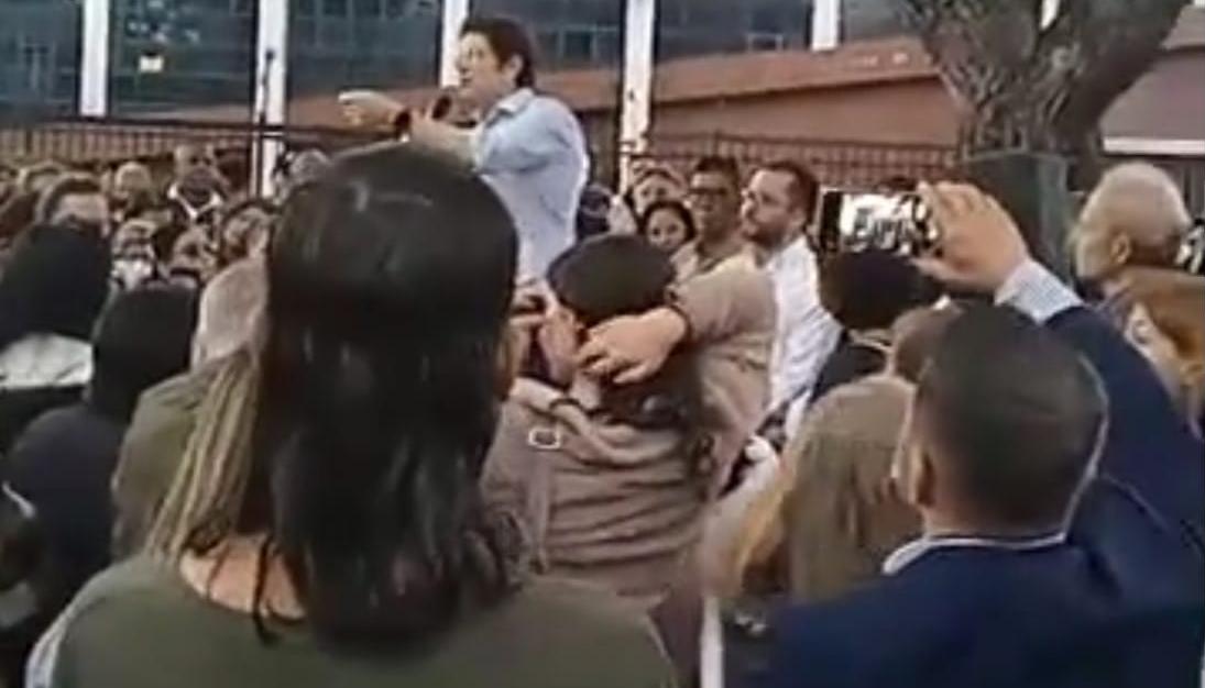 Llegada del sicario al lugar de la reunión política de Miguel Uribe