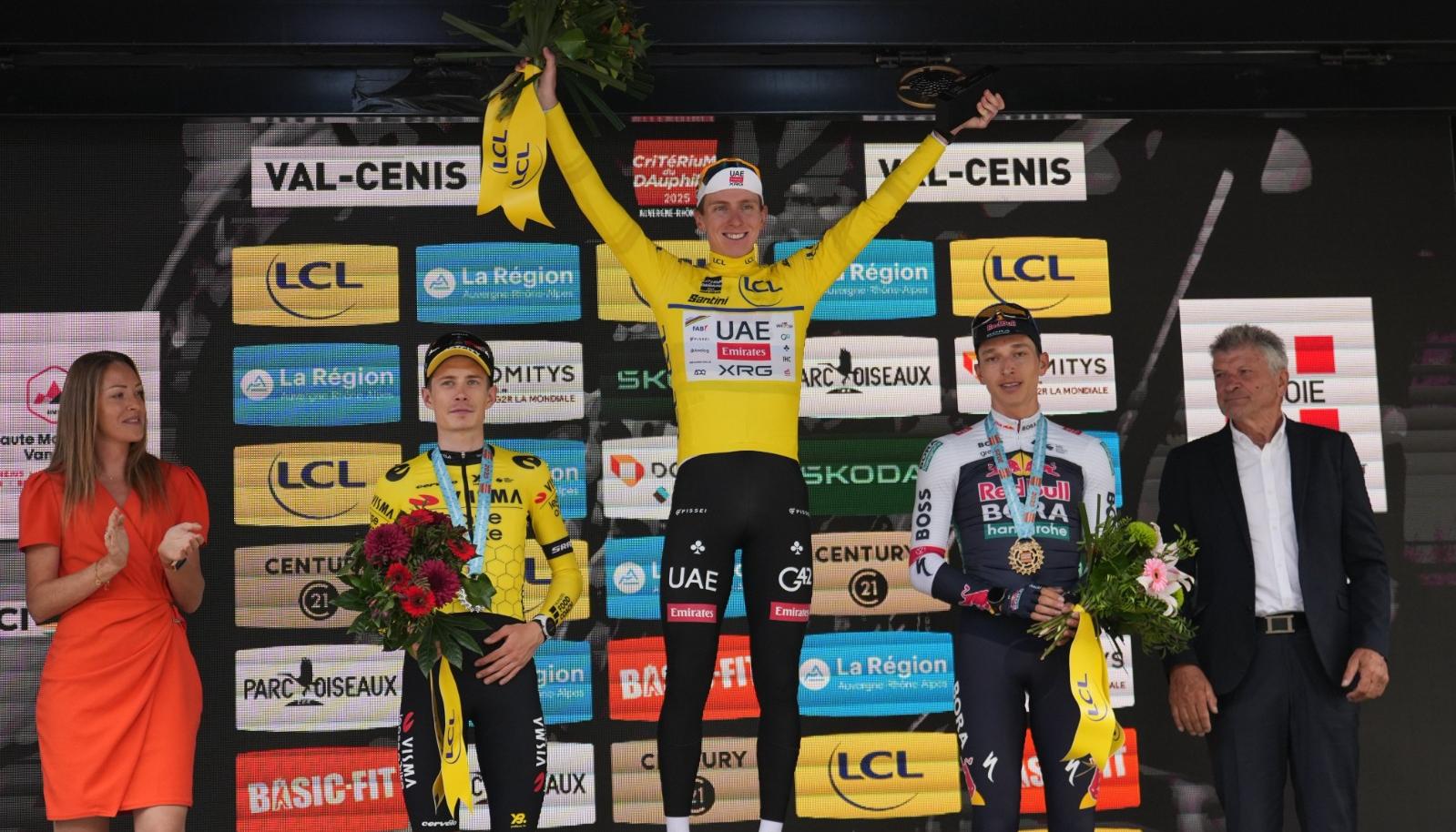 El esloveno Tadej Pogacar, en lo más alto del podio del Critérium Dauphiné. 