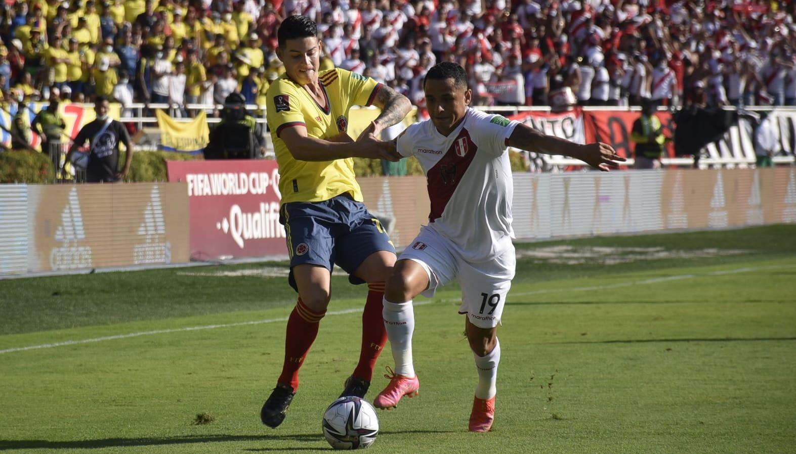 Acción de juego del último encuentro entre Colombia y Perú en Barranquilla, que fue por la Eliminatoria a Qatar 2022.