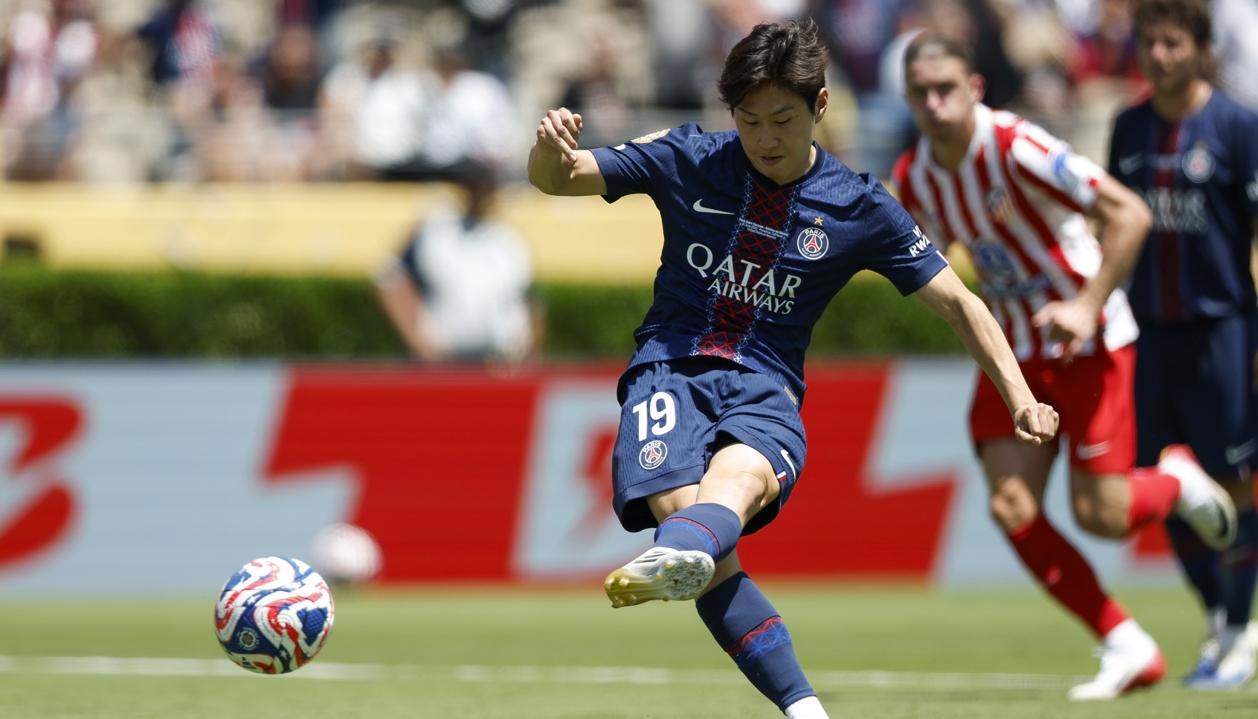 Kangin Lee marcó, de pena máxima, el cuarto gol del París Saint Germain. 
