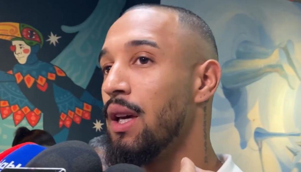 El uruguayo Lucas Monzón atendió a los medios a su llegada a Barranquilla. 