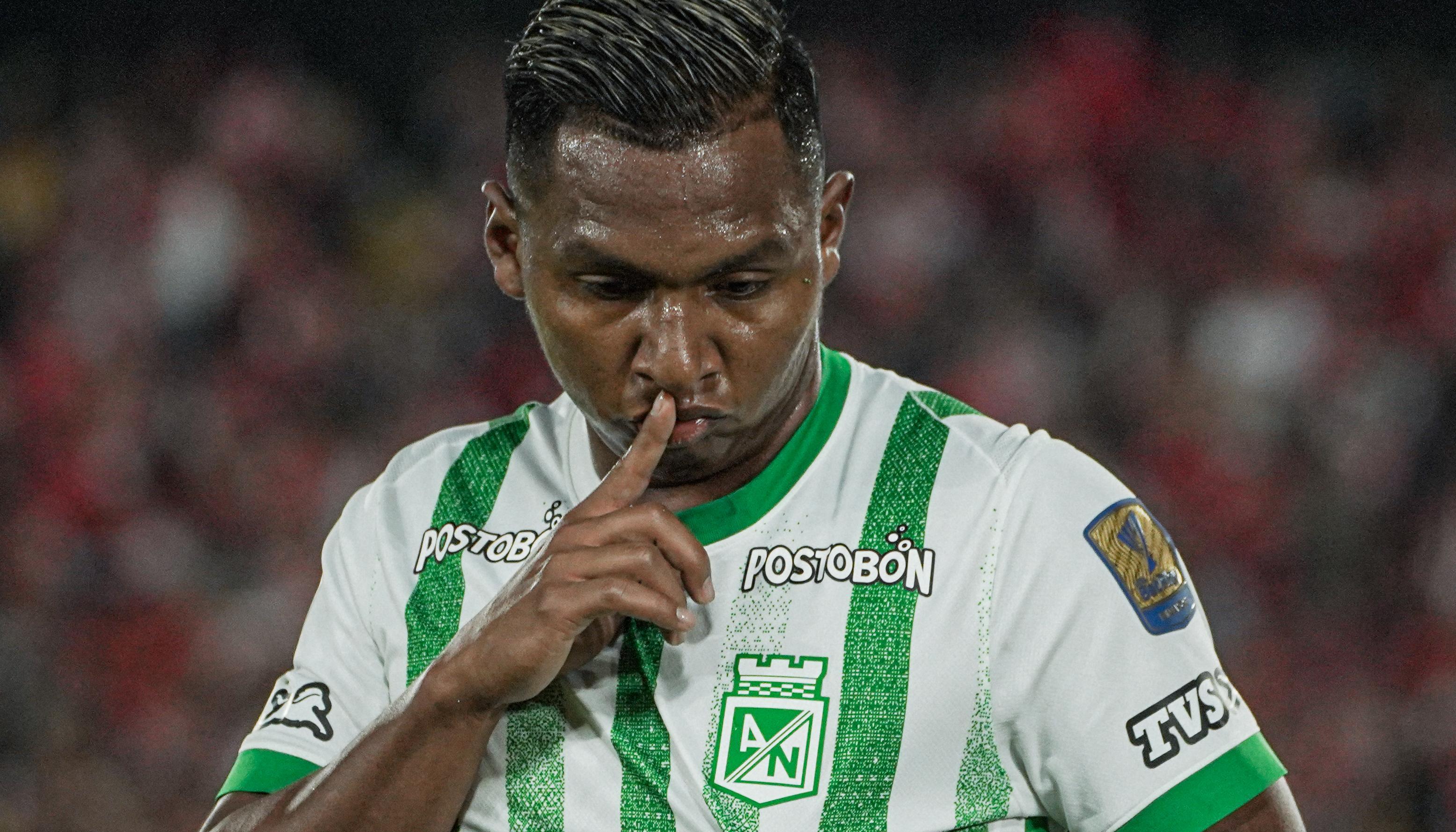 Alfredo Morelos marcó los dos goles de Nacional ante Santa Fe.