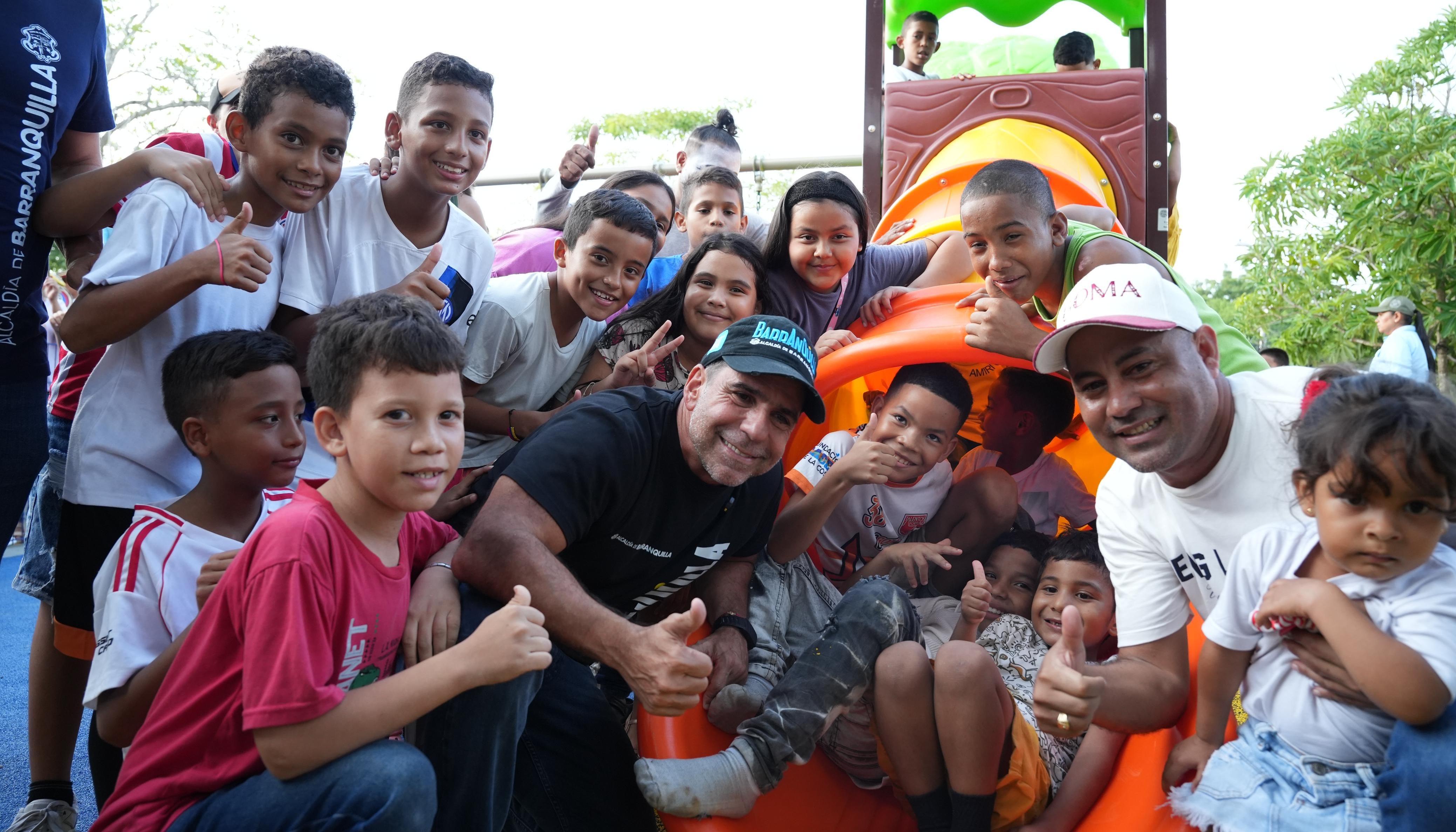 Alcalde Char en la entrega del parque en Juan Mina.