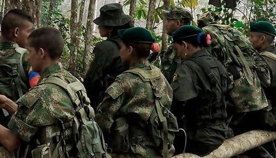  entre los crímenes figuran el reclutamiento y uso de 450 niños en el conflicto armado.
