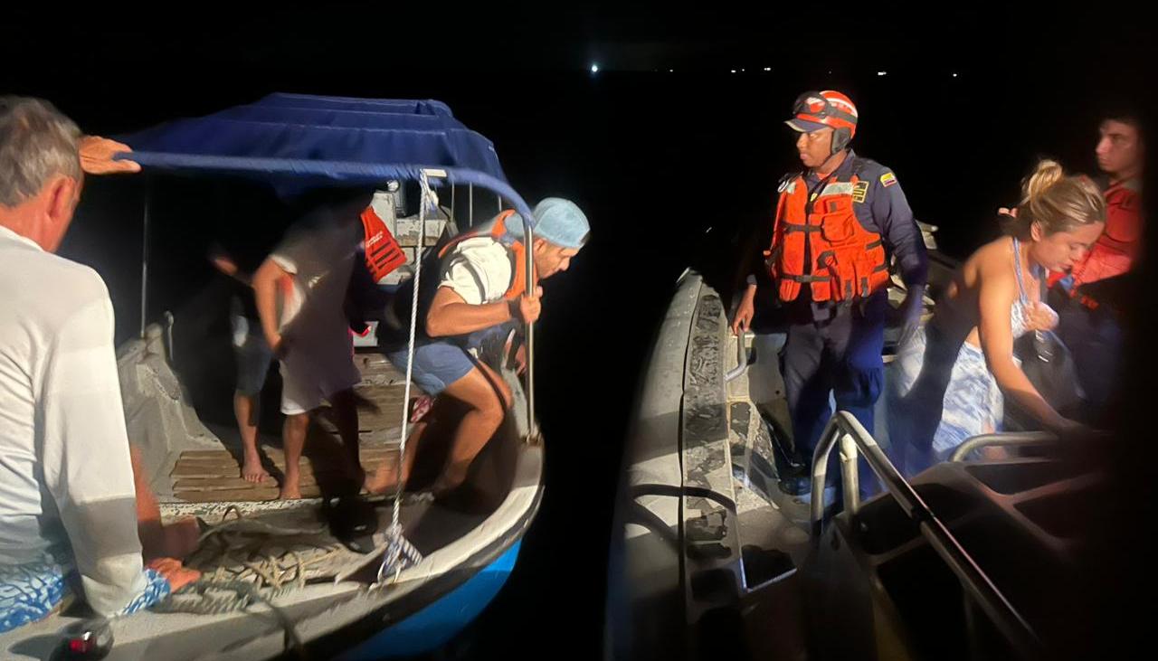 Armada en momentos del rescate de las personas. 