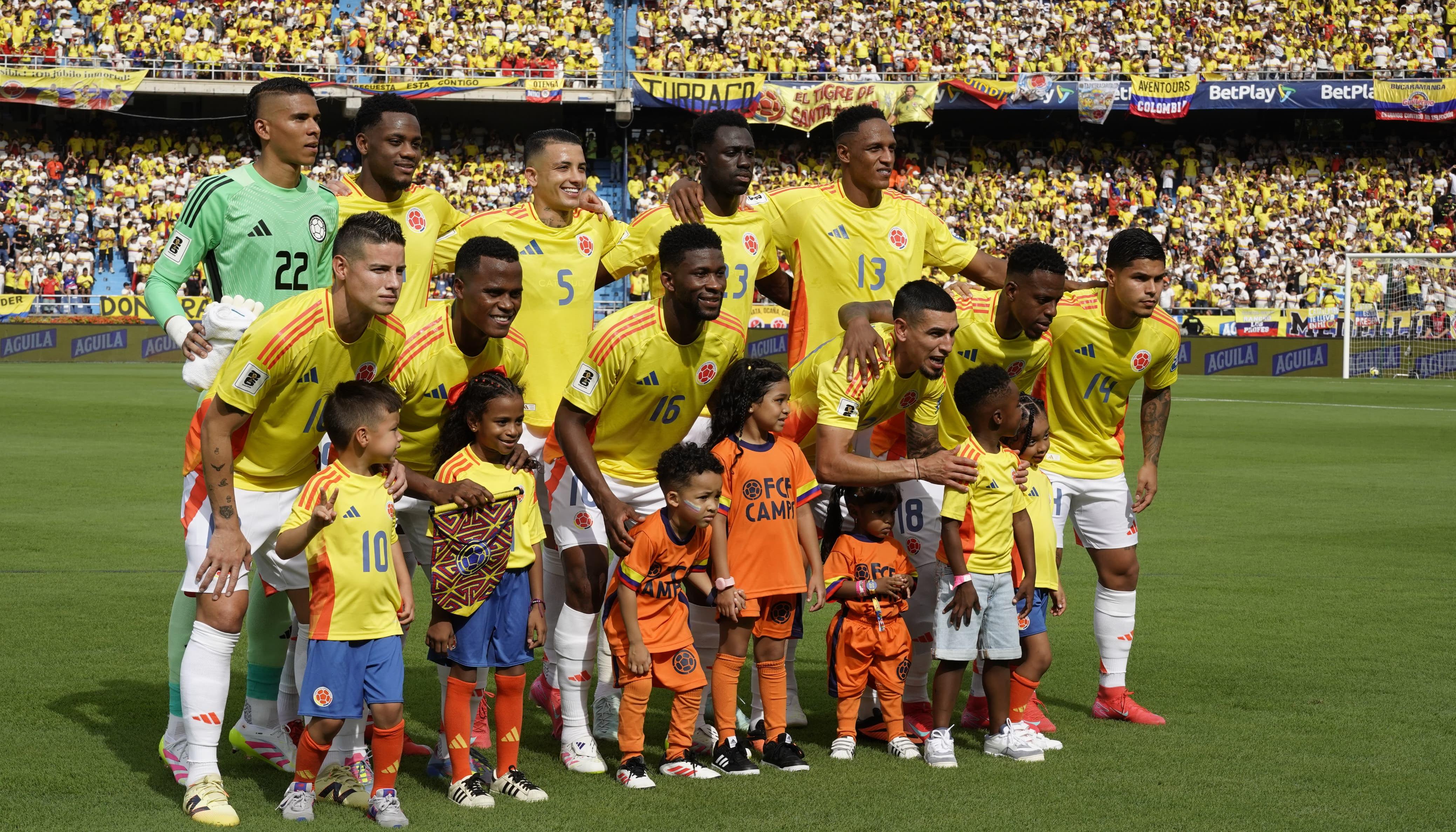 Formación inicialista de Colombia contra Perú, en el que sumó cinco partidos sin conocer la victoria.