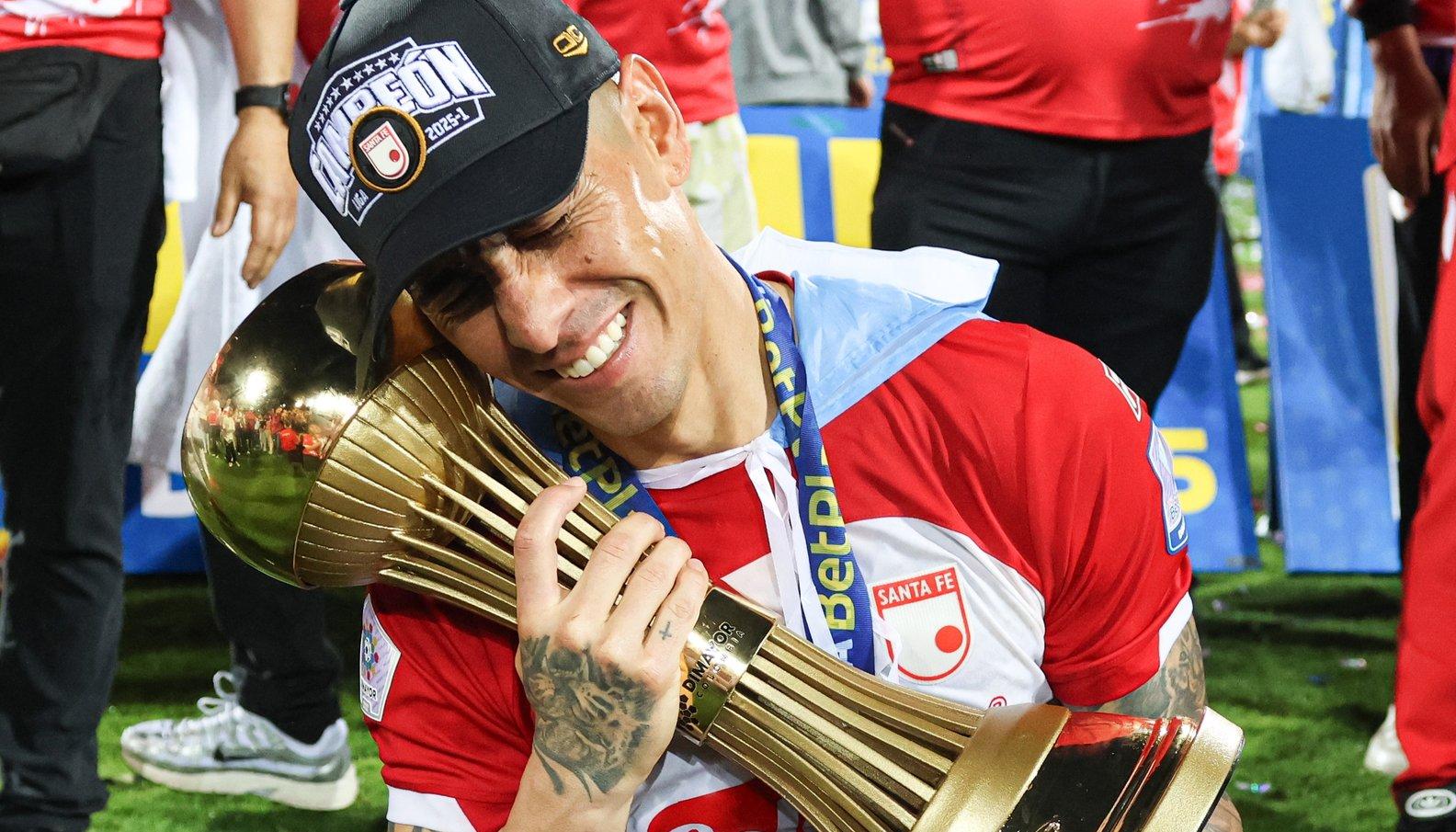 Emmanuel Olivera sumó con Santa Fe su tercer título de Liga.