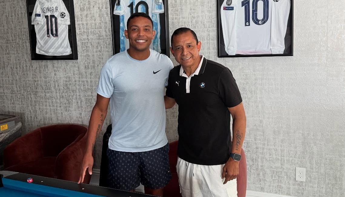 Luis Fernando Muriel con Iván René Valenciano. 
