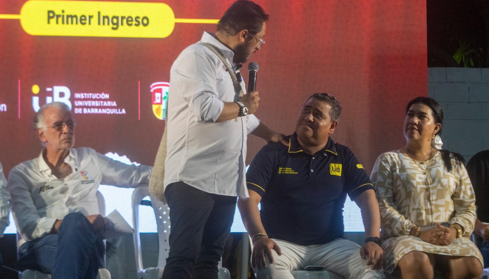 Viceministro de Educación Superior, Ricardo Moreno, durante el anuncio en la IUB.