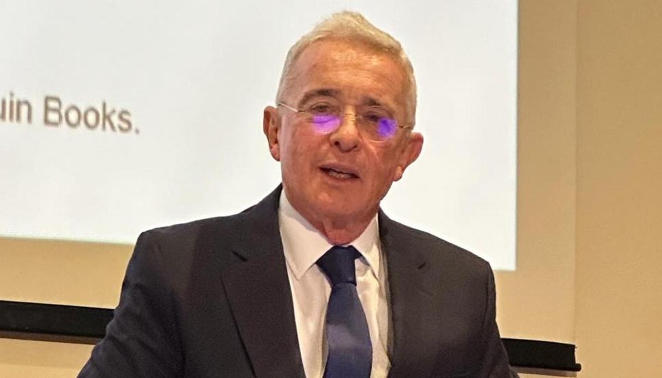 Álvaro Uribe Vélez.