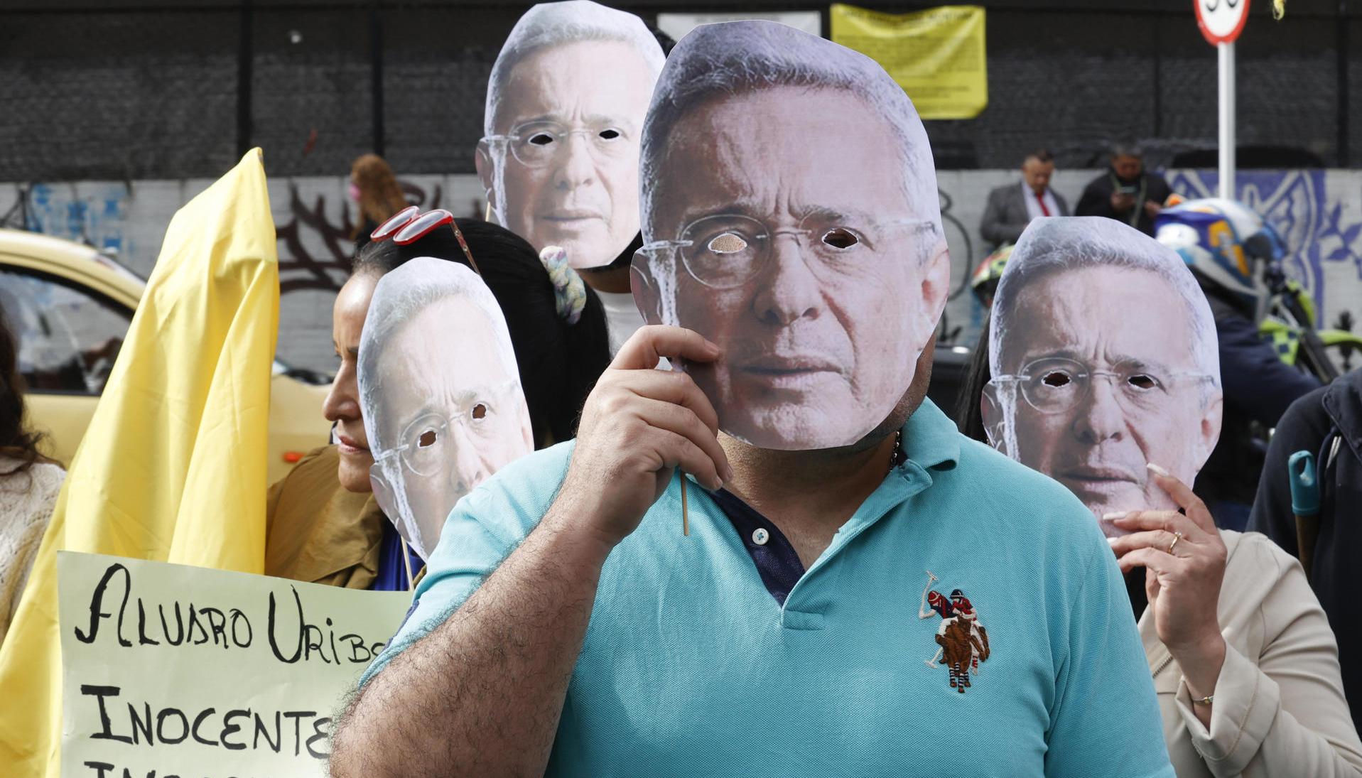 Seguidores del expresidente Álvaro Uribe Vélez.