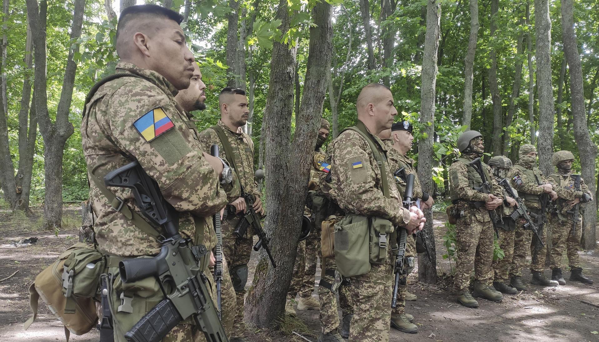 Mercenarios colombianos se integran al Ejército ucraniano.