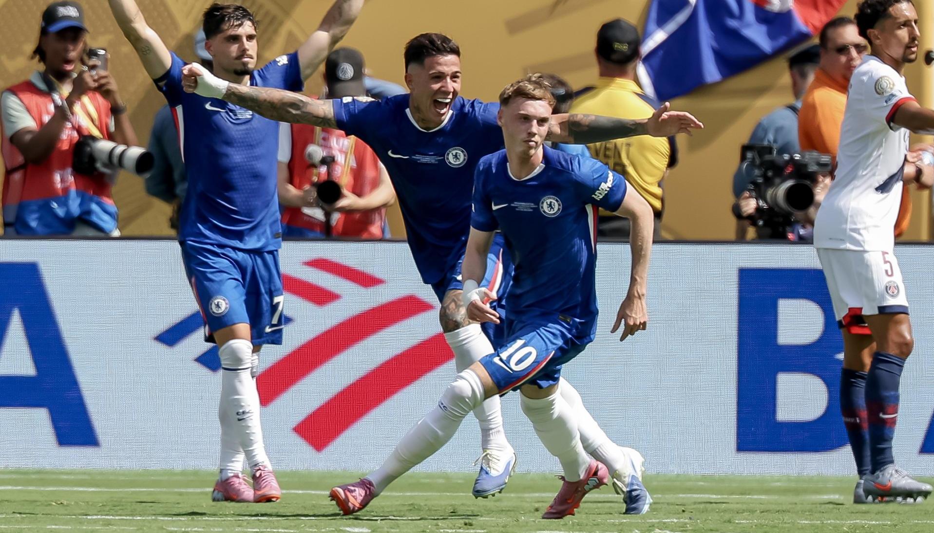 Cole Palmer celebrando uno de sus goles en la final.