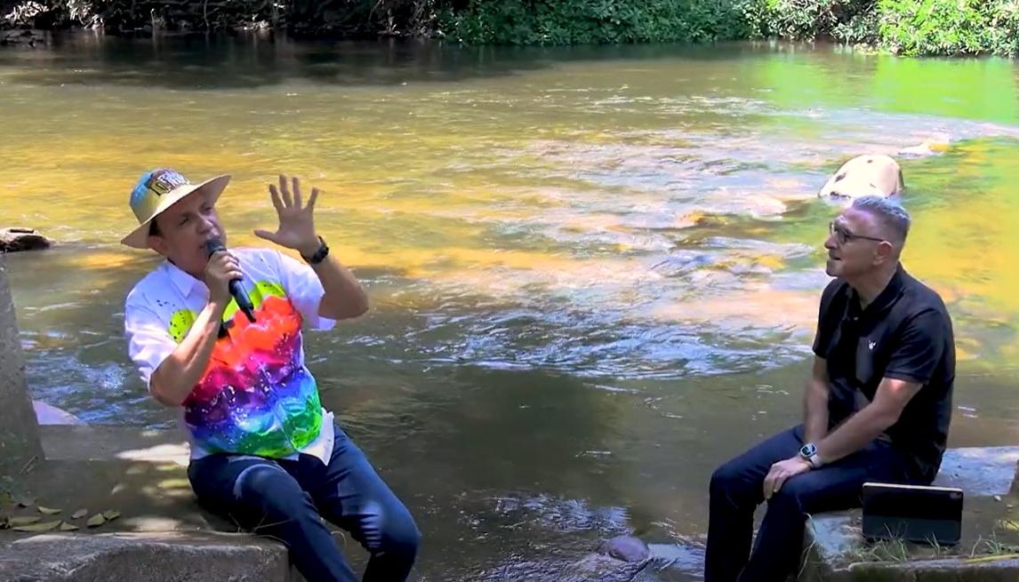 José Manuel ‘Chema’ Moscote, junto al periodista Jorge Cura. 
