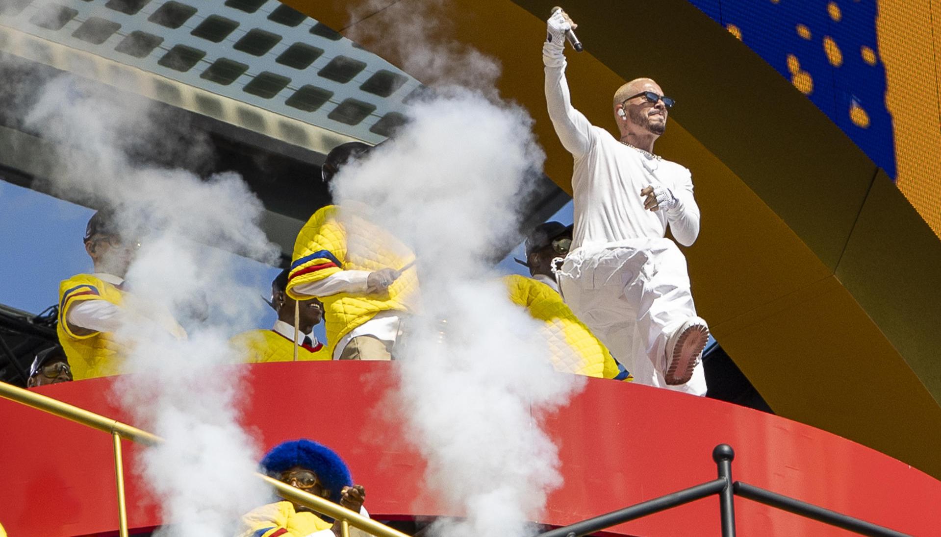 J Balvin en el show de medio tiempo de la final del Mundial de Clubes.