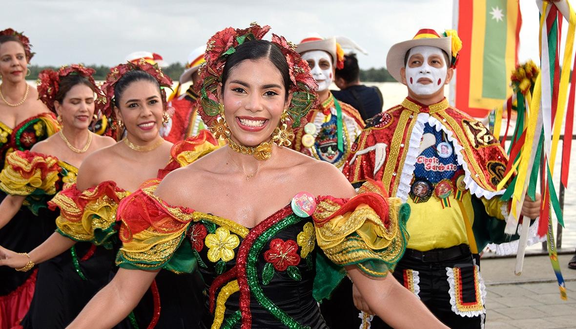 Durante el evento estarán danzas. 