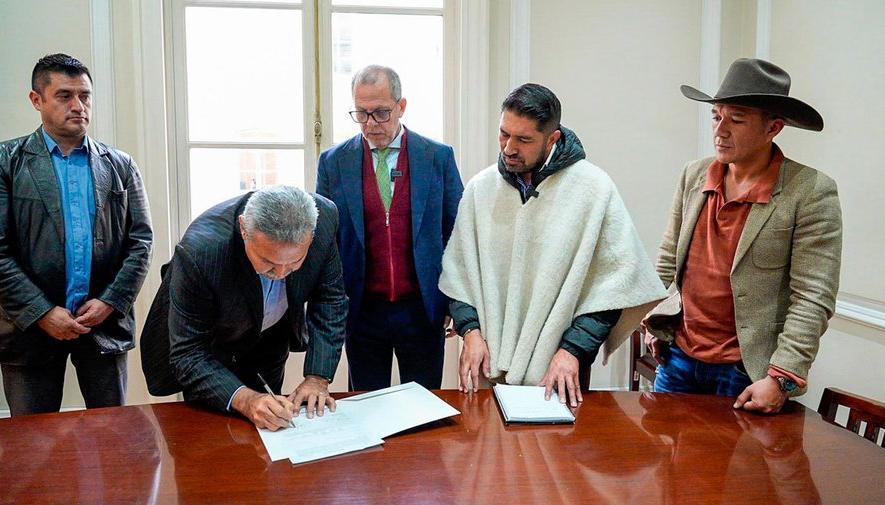 Firma del acuerdo entre los arroceros y Gobierno.