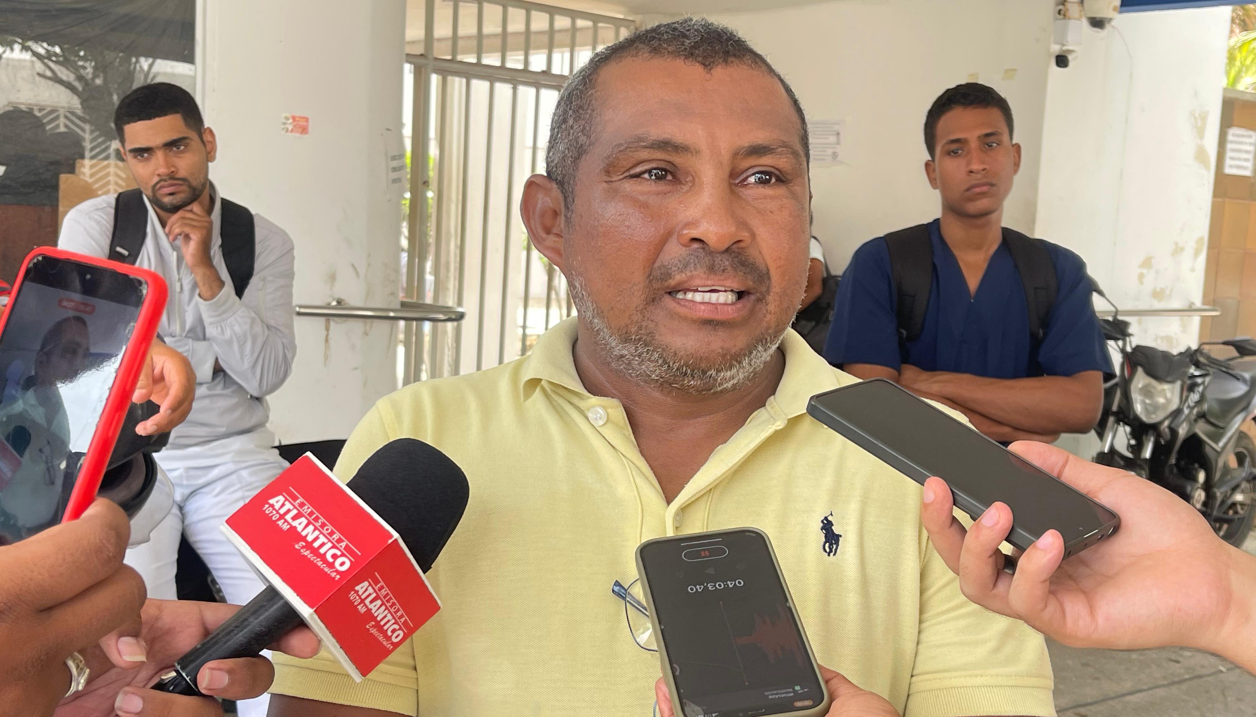 Roberto Aragón, enfermero y extrabajador del centro. 