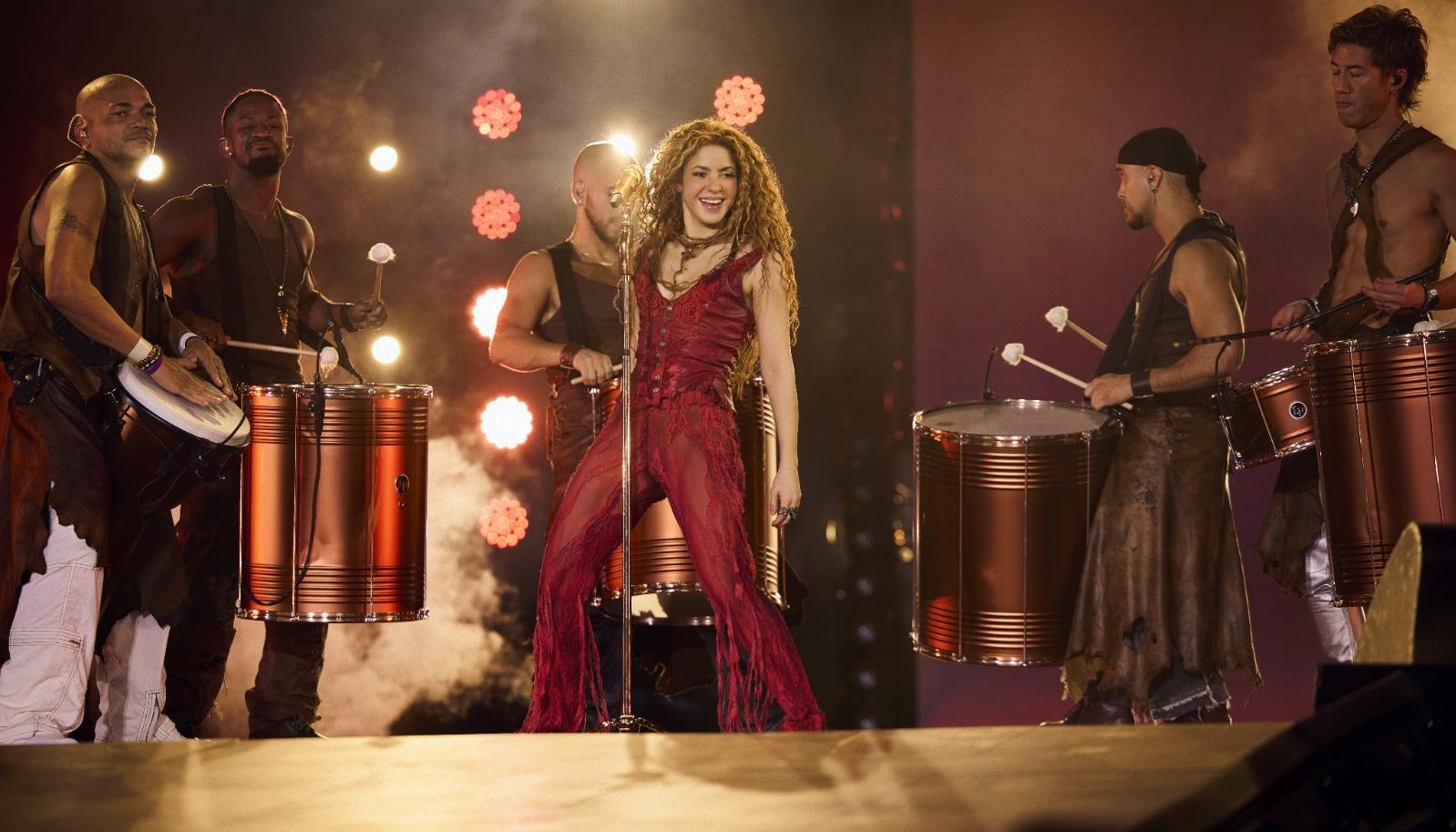 Shakira, una artista latina que ha llevado sus esencia a escenarios internacionales.