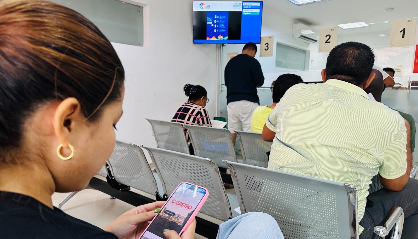 Los usuarios podrán realizar sus trámites también por la página web. 