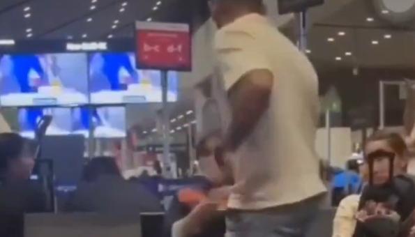 Agresión a una mujer en el aeropuerto de Bogotá.