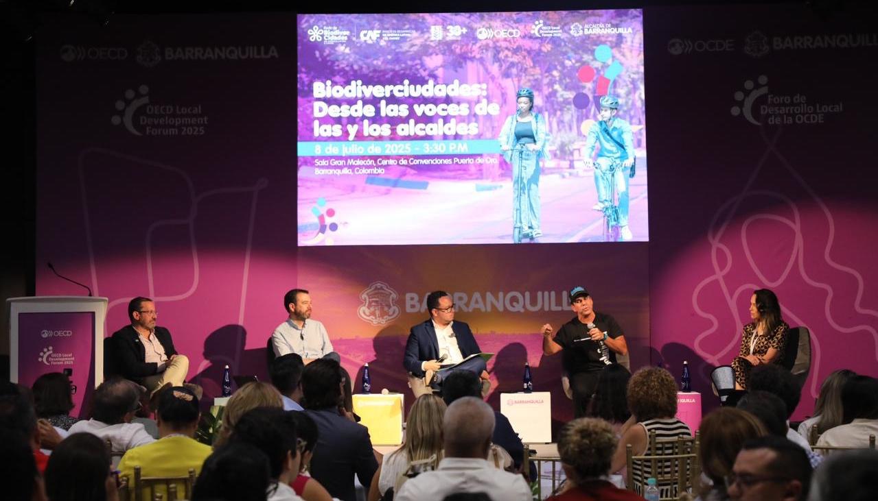 El alcalde Alex Char durante el foro de este martes en el marco de la OCDE.
