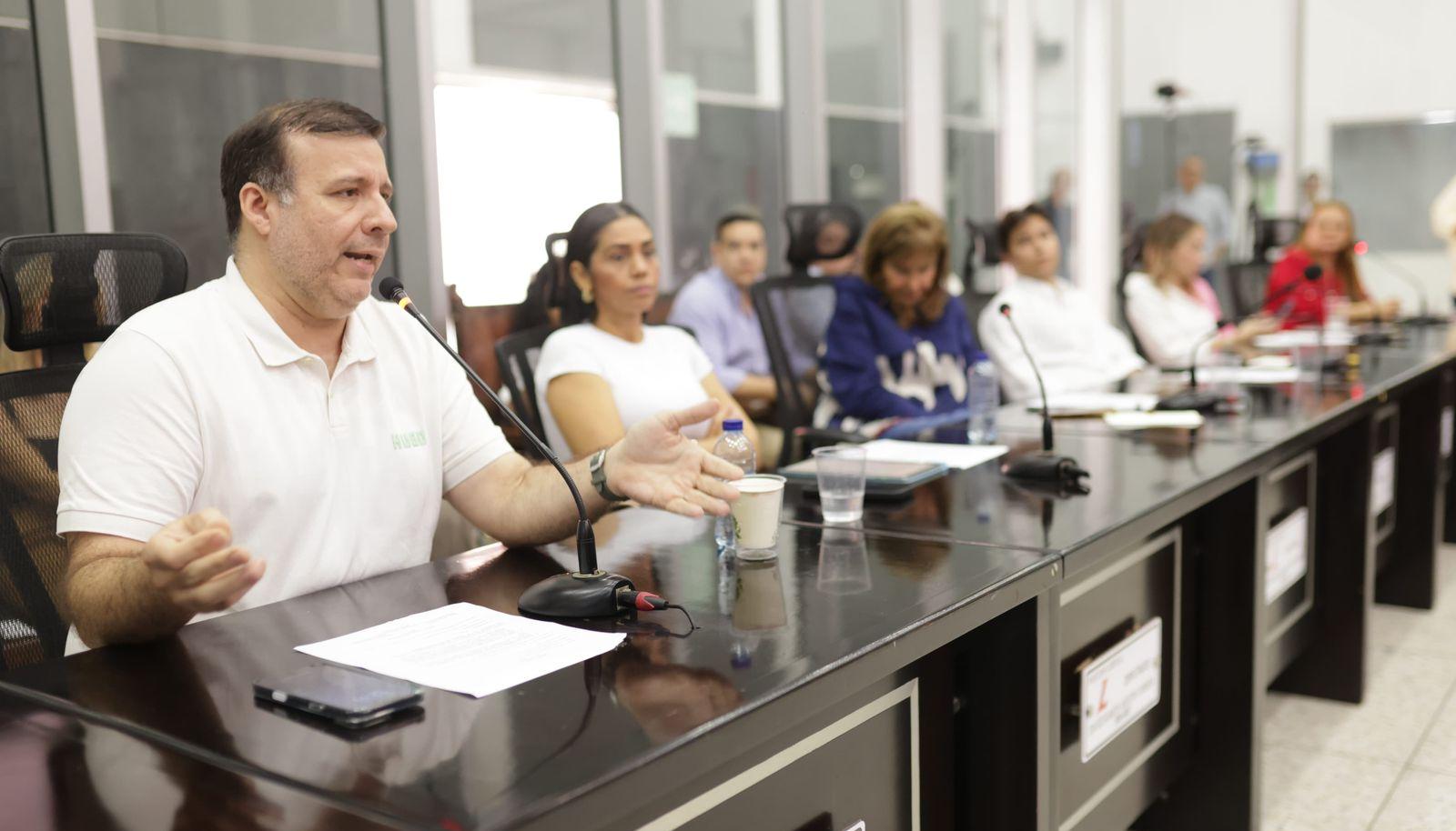 Diputados durante el debate en la Asamblea del Atlántico. 