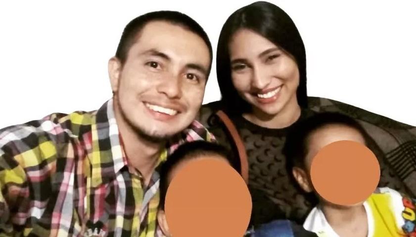 Brian Ríos, su esposa Juliana y sus dos hijos.