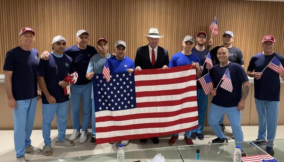 Ciudadanos estadounidenses liberados.