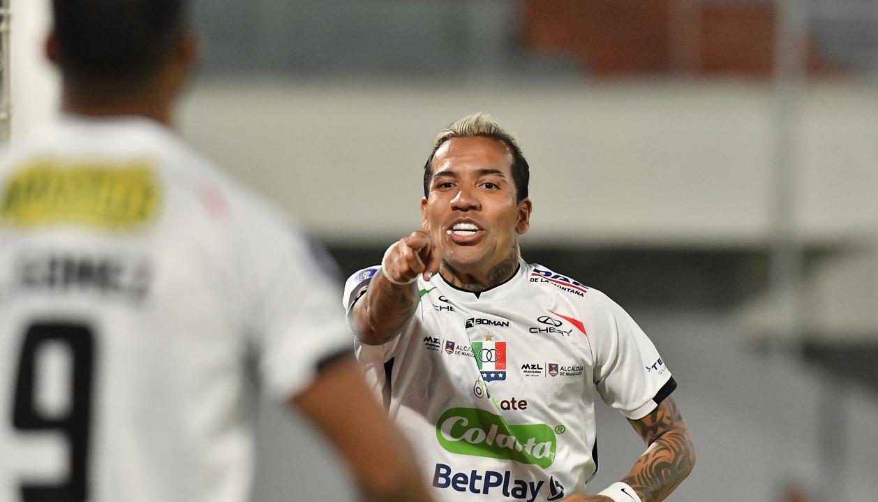 Dayro Moreno celebrando uno de los goles.