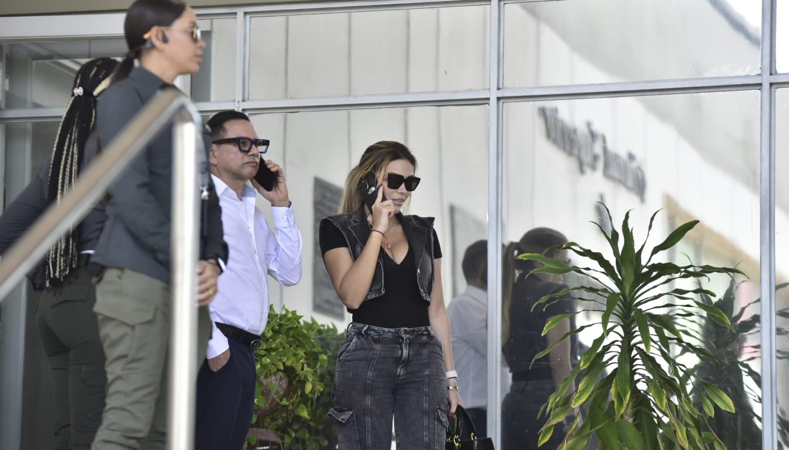 Days Vásquez acompañada de su abogado, Alait Freja. 