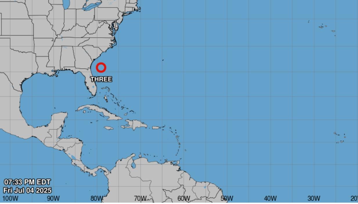 El círculo rojo muestra el lugar donde se encuentra ubicada la depresión tropical 3. 