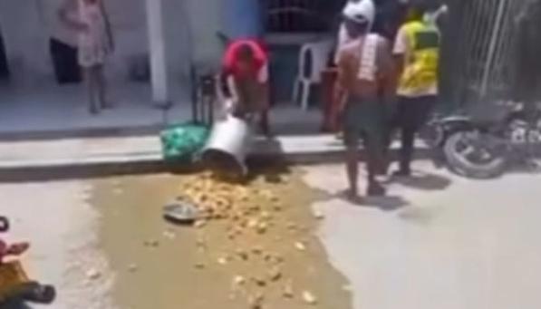 Por no pago de cuota, cobradiarios voltearon olla de sopa a vendedor