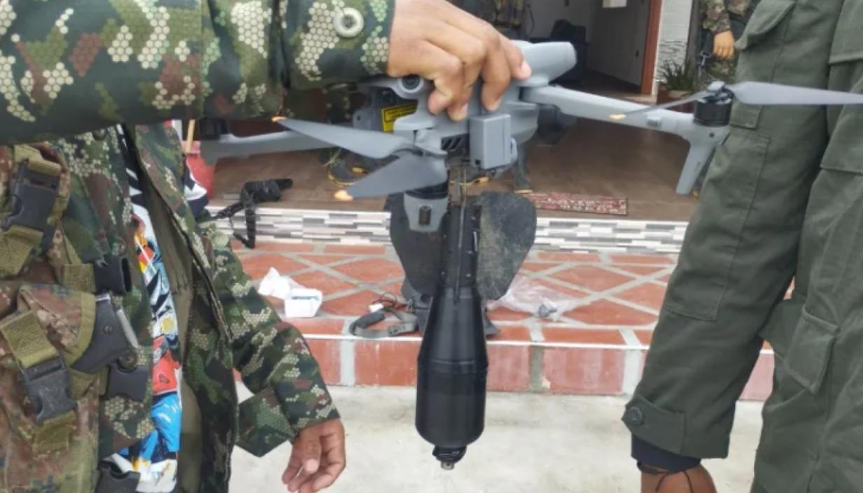 Un dron con explosivo, usado cada día más por las guerrillas contra el Ejército. 