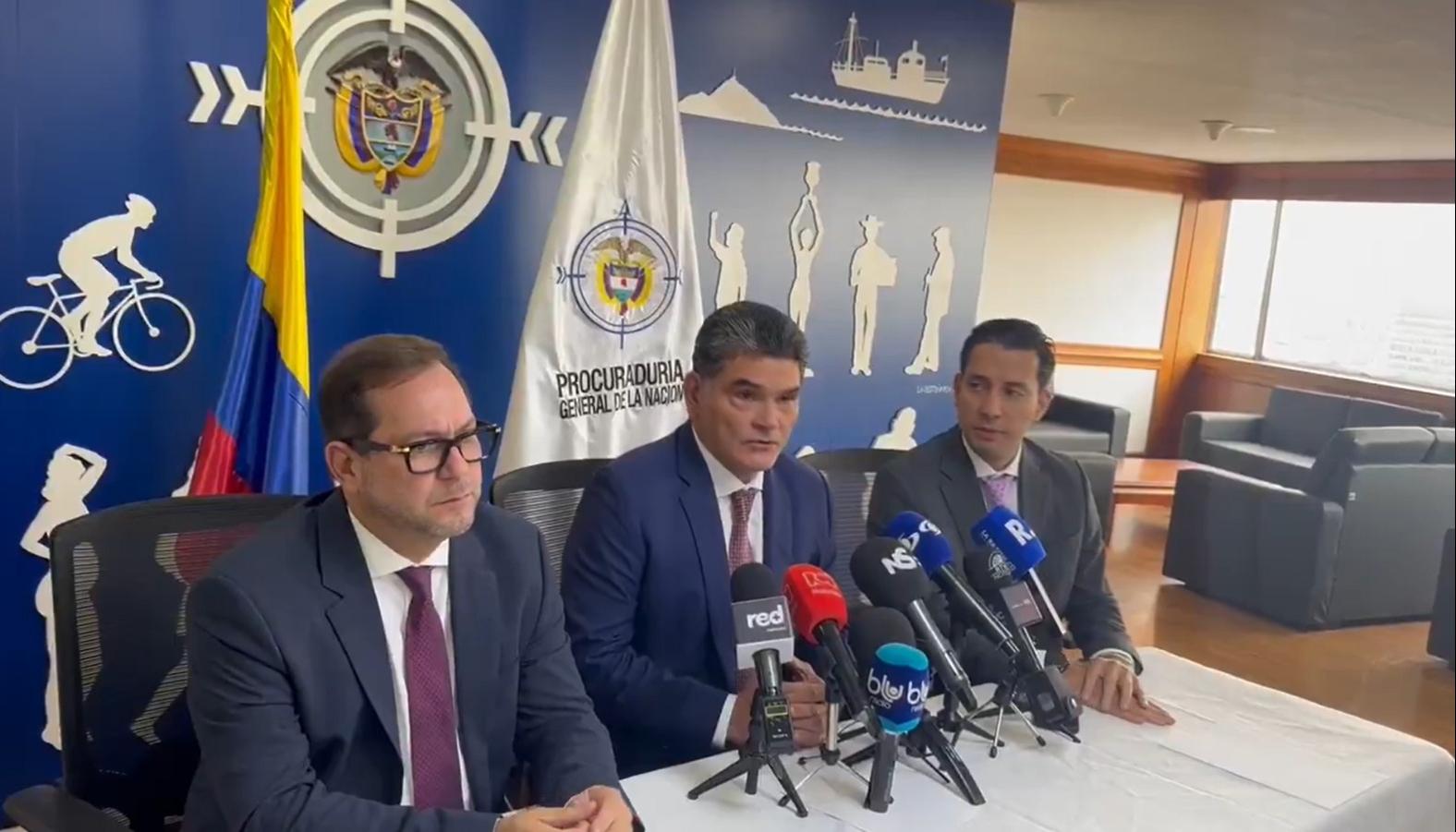El presidente del Senado, Lidio García; el Procurador General, Gregorio Eljach y el presidente de la Cámara, Julián López.