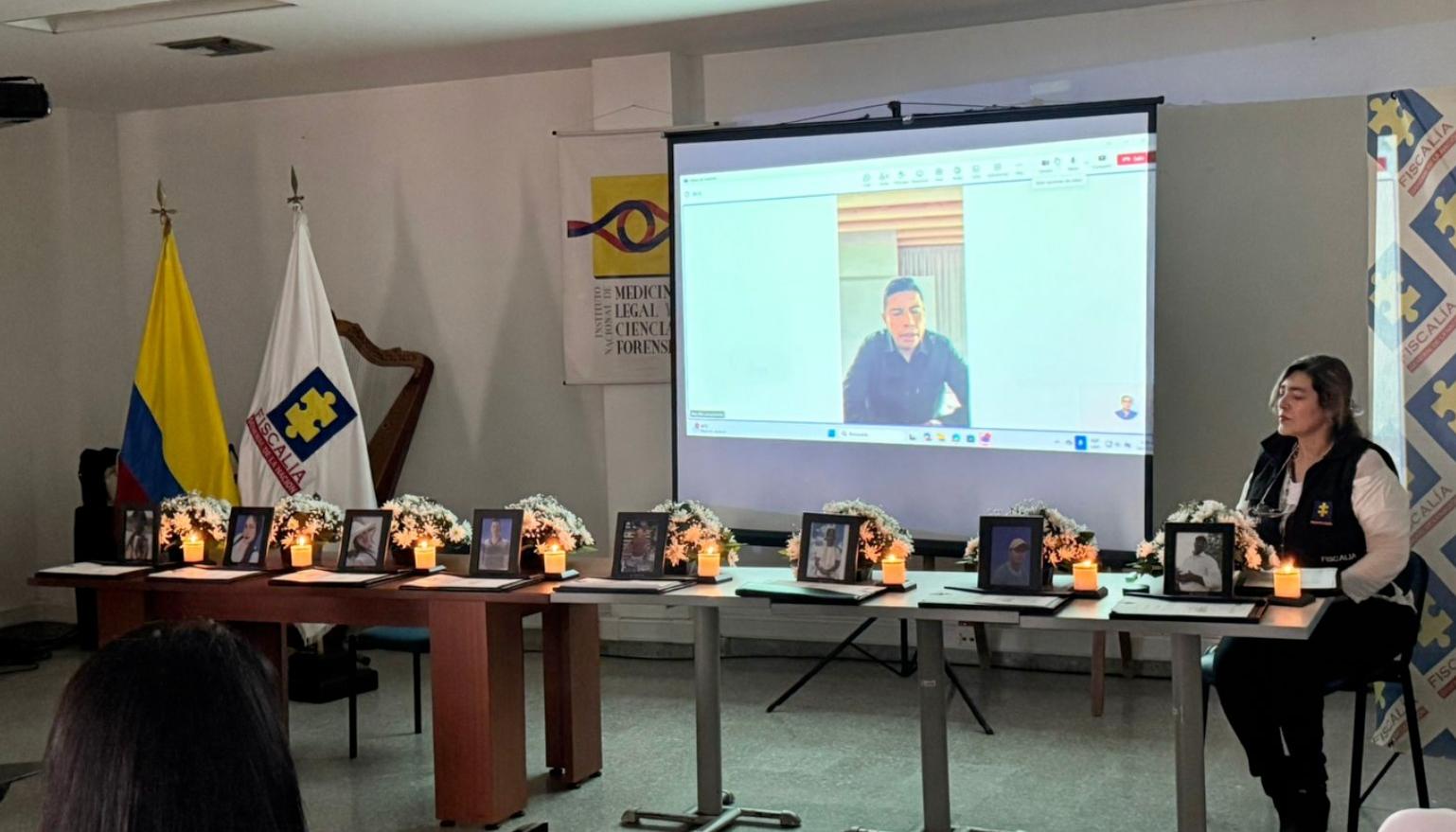 Momento del acto de entrega de manera simbólica de los cuerpos de las víctimas.