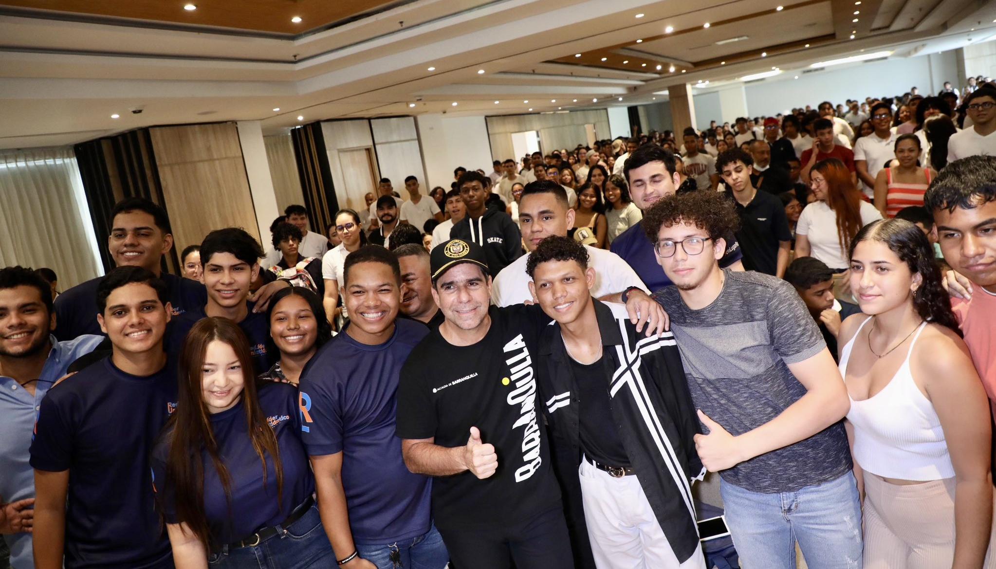 Estudiantes con el Alcalde Alejandro Char.
