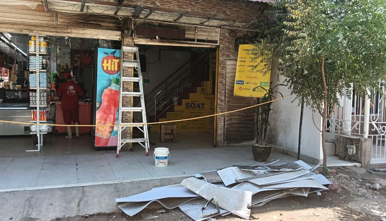 Aspecto del negocio tras ser atacado con fuego. 