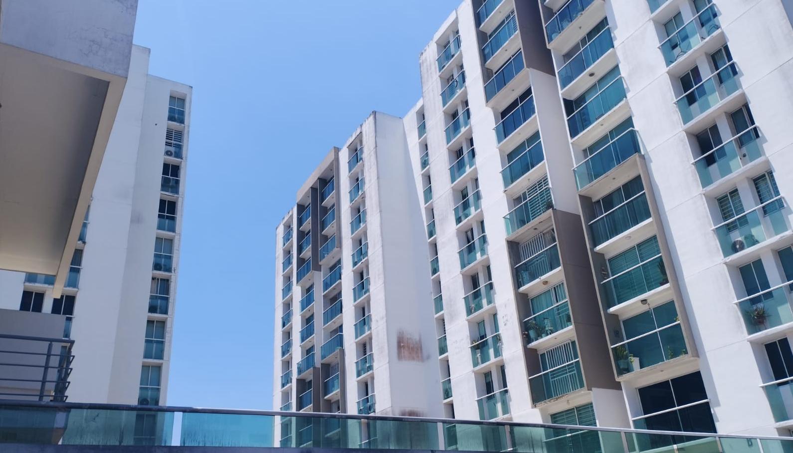 Fachada conjunto 'Flores del Recreo'.