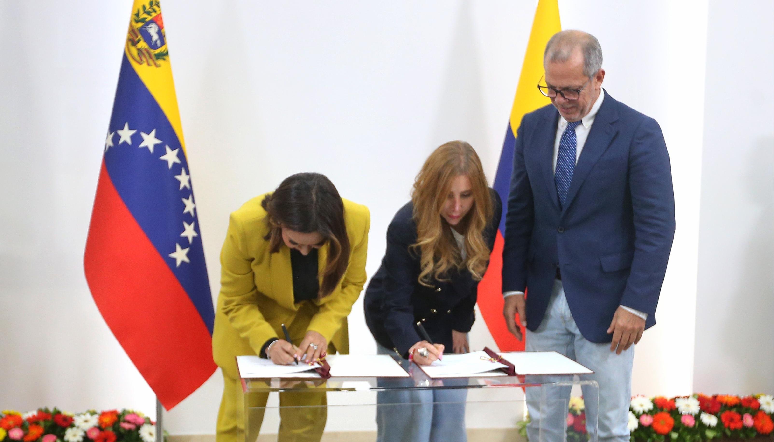 Firma del memorando de entendimiento entre Colombia y Venezuela.