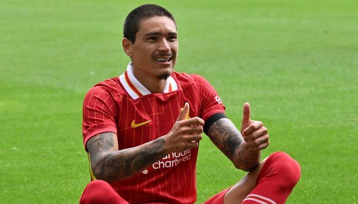 El uruguayo Darwin Núñez celebró su gol recordando al portugués Diogo Jota.