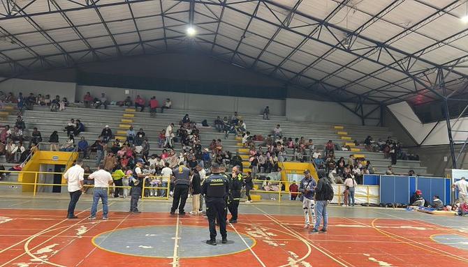 Los desplazados llegando al coliseo de Jamundí. 
