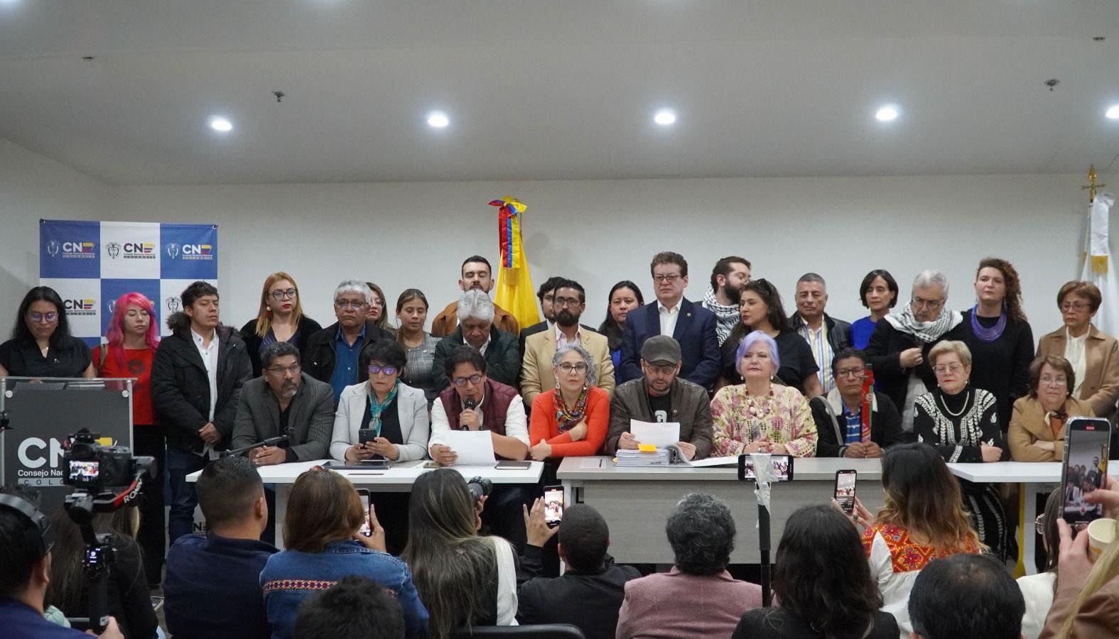 Líderes del Movimiento Político Pacto Histórico radicando solicitud de personería jurídica 