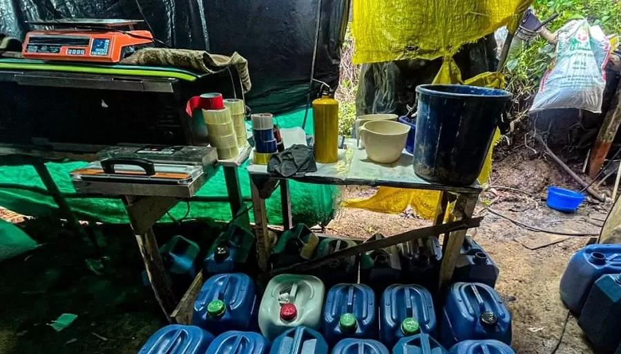 El laboratorio hallado y destruido.