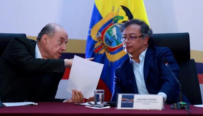 Álvaro Leyva Durán y el Presidente Gustavo Petro.