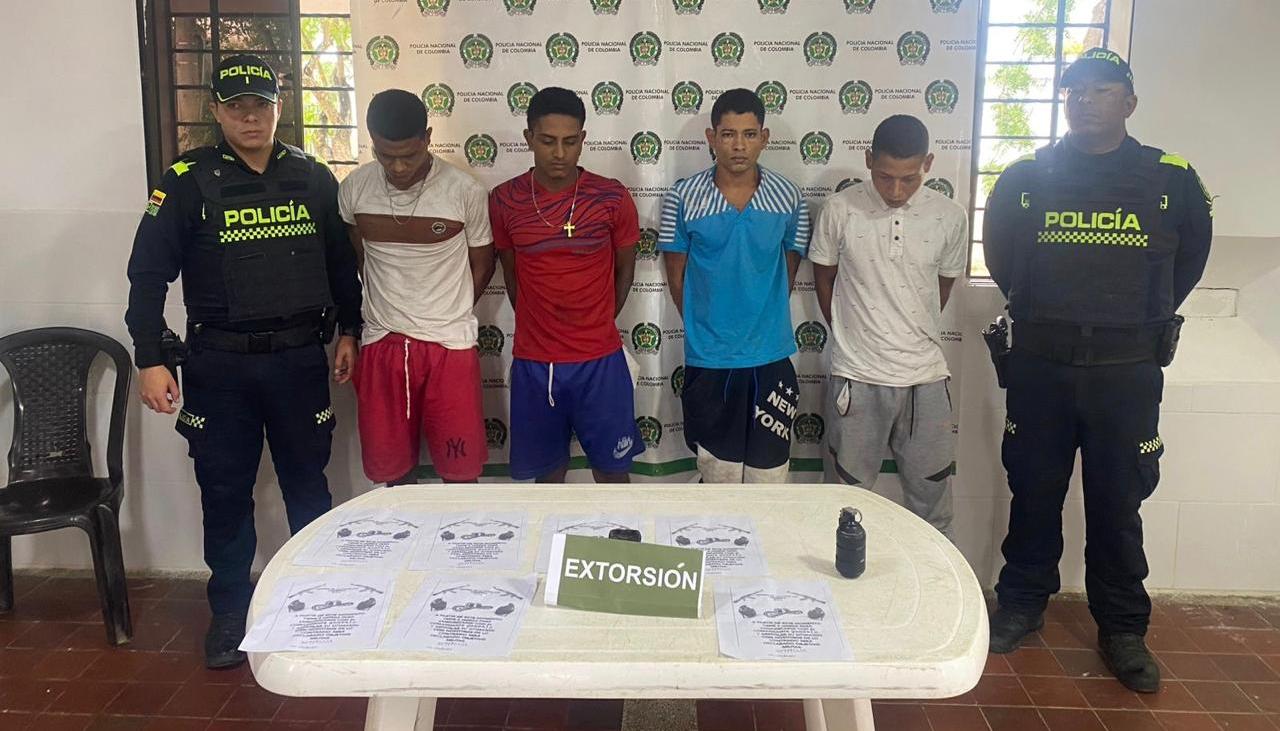 Los cuatro capturados por la Policía.