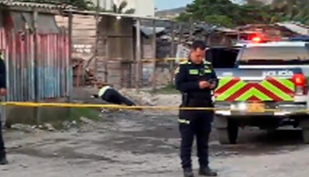 Lugar de los hechos donde quedó el presunto sicario abatido. 