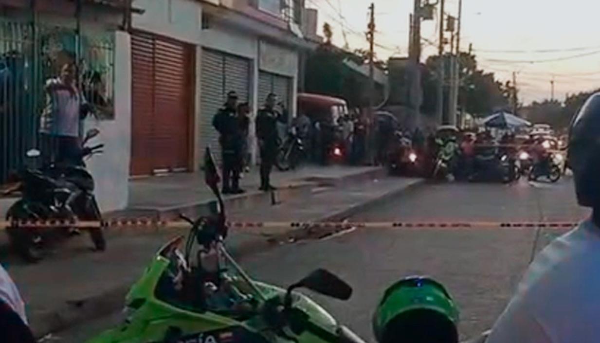 La Policía acordonó el lugar donde se presentó el ataque a bala. 